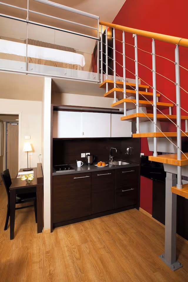 Duplex, One Queen Bed