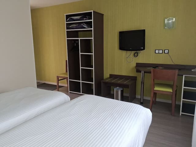 Accessible Twin Room with bath