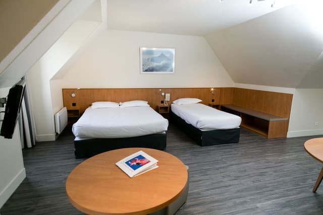 Superior Quadruple Room, Bathtub