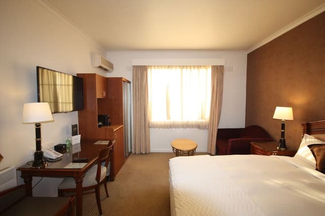 Deluxe Room, 1 King Bed