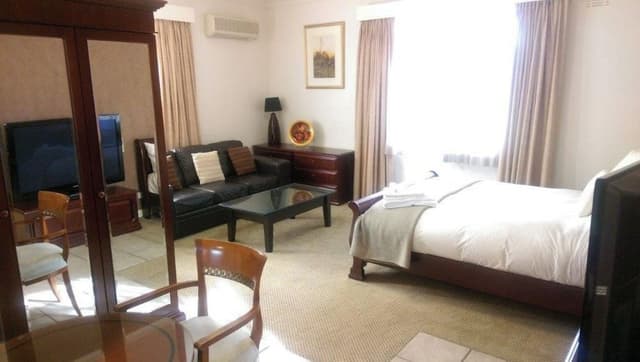 Deluxe Studio, 1 Queen Bed