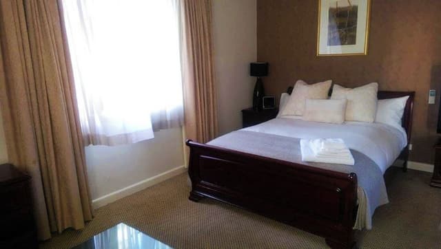 Deluxe Studio, 1 Queen Bed