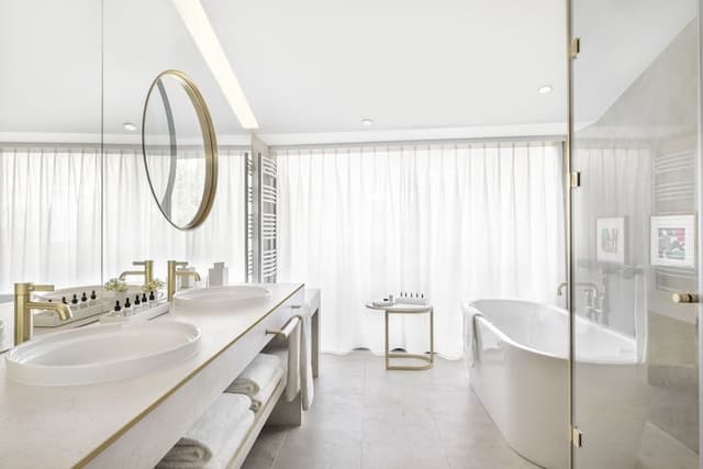 Suite 1923