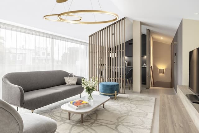 Suite 1923
