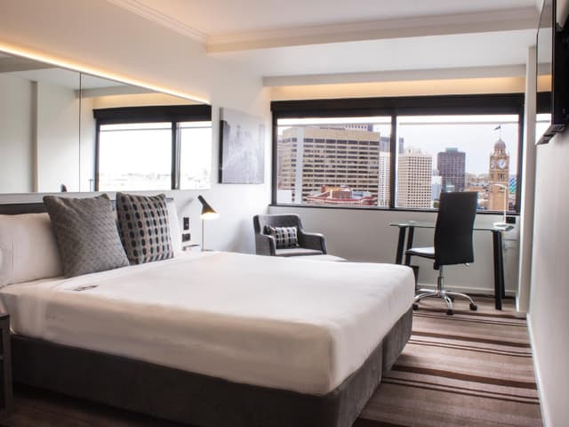 Superior Queen Room with City View