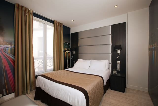 Communicating Rooms