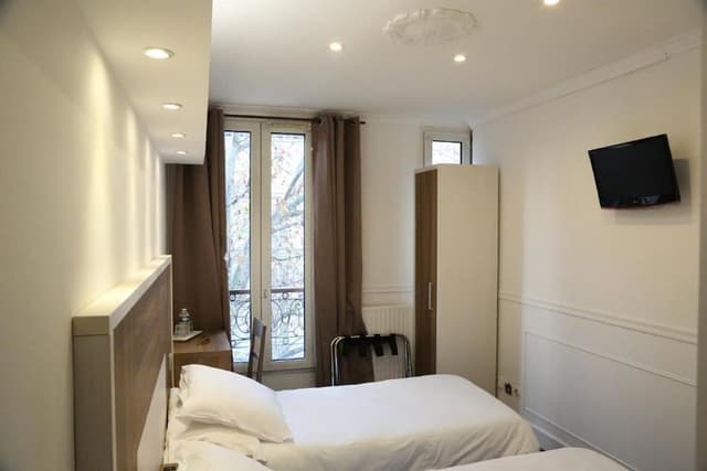 Standard Twin room with bath