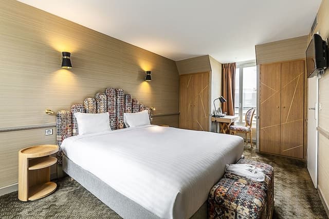 Double Room (Eiffel)