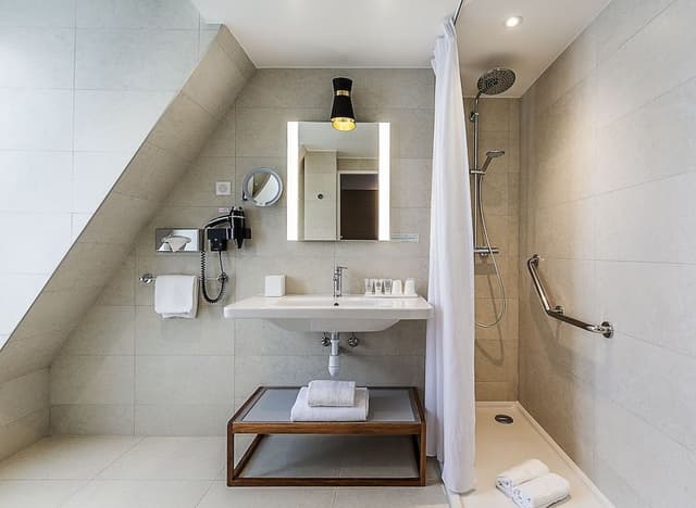 Double Room (Eiffel)