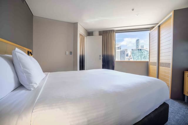 Executive Suite, 1 Double Bed (Darling Harbour Facing)