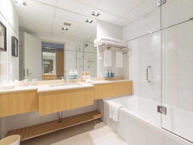 Deluxe Room, 1 Queen Bed (City Skyline)