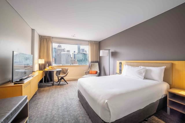 Executive Room, 1 Queen Bed (Darling Harbour Facing)