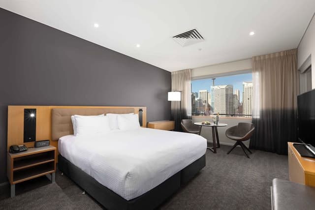 Executive Room, 1 Queen Bed (Darling Harbour Facing)