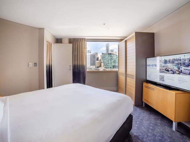 Executive Suite, 1 Double Bed (Darling Harbour Facing)