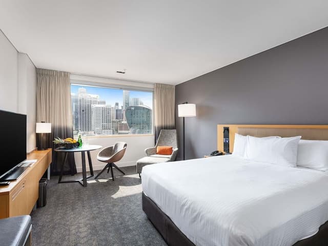 Executive Room, 1 Queen Bed (Darling Harbour Facing)