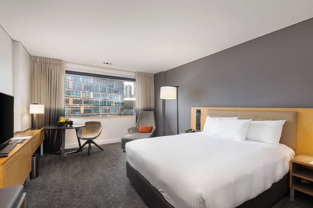 Deluxe Room, 1 Queen Bed (City Skyline)