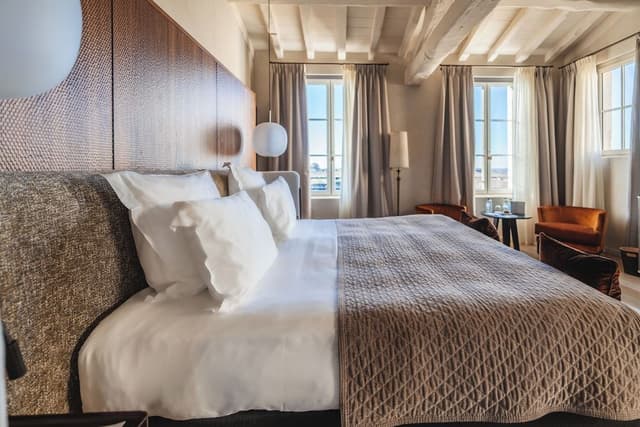 Traditional Suite
