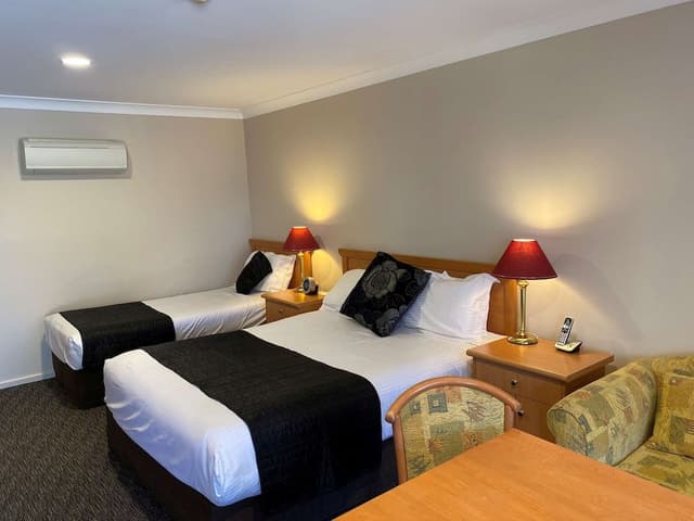 Executive Suite, Multiple Beds, Non Smoking, Kitchenette (with Sofabed)