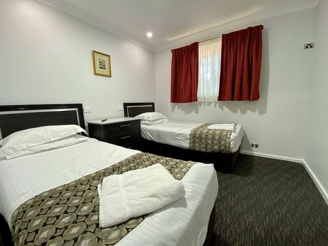 Executive Suite, Multiple Beds, Non Smoking, Kitchen (Full Kitchen)