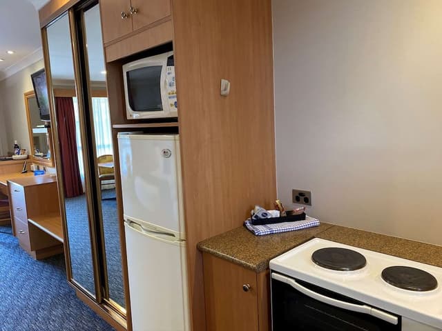 Executive Suite, Multiple Beds, Non Smoking, Kitchenette (with Sofabed)