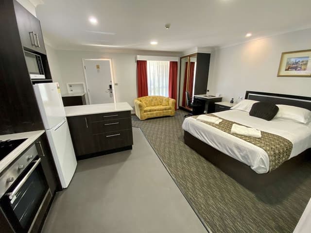 Executive Suite, Multiple Beds, Non Smoking, Kitchen (Full Kitchen)