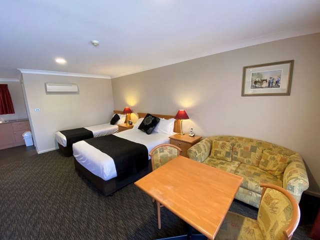 Executive Suite, Multiple Beds, Non Smoking, Kitchenette (with Sofabed)