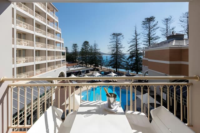 1 King Premium Balcony Pool View