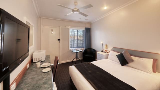 Superior Queen room 1 Queen Bed