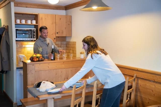 Comfort One-Bedroom Apartment with Cabin (4-6 People)