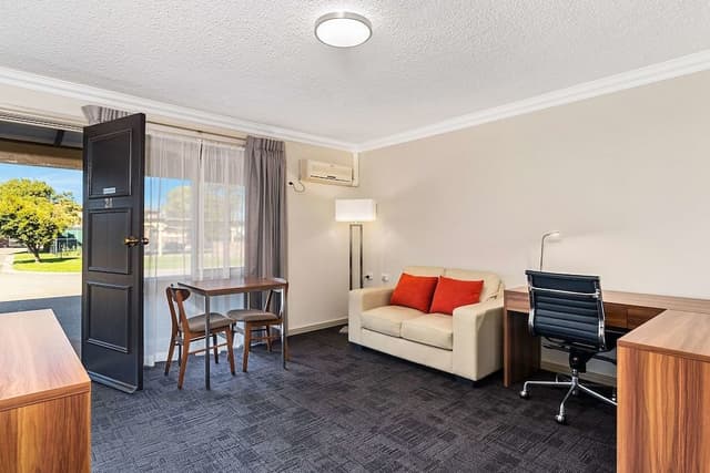 Executive Suite, 1 King Bed, Non Smoking
