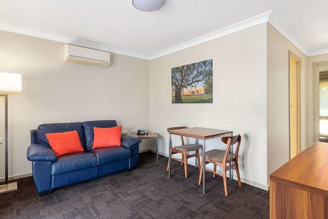 Executive Suite, 1 King Bed, Non Smoking