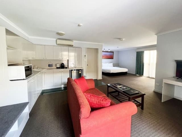 Deluxe Studio, 1 King Bed