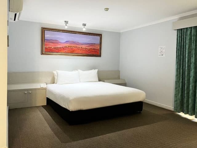 Deluxe Studio, 1 King Bed