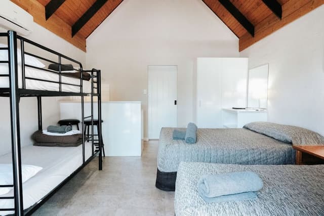 Family room (2 adults, 3 children)