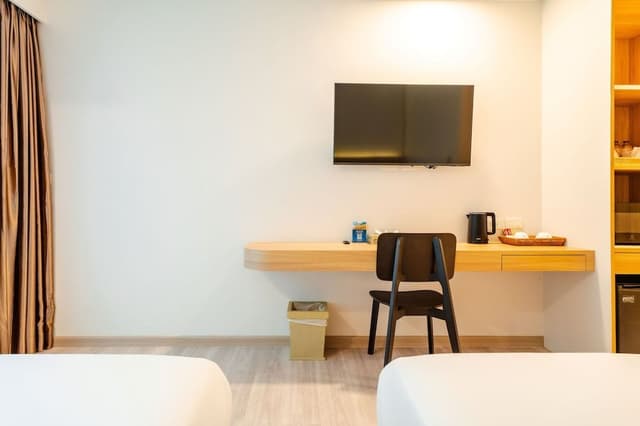 Deluxe Room, Pool Access