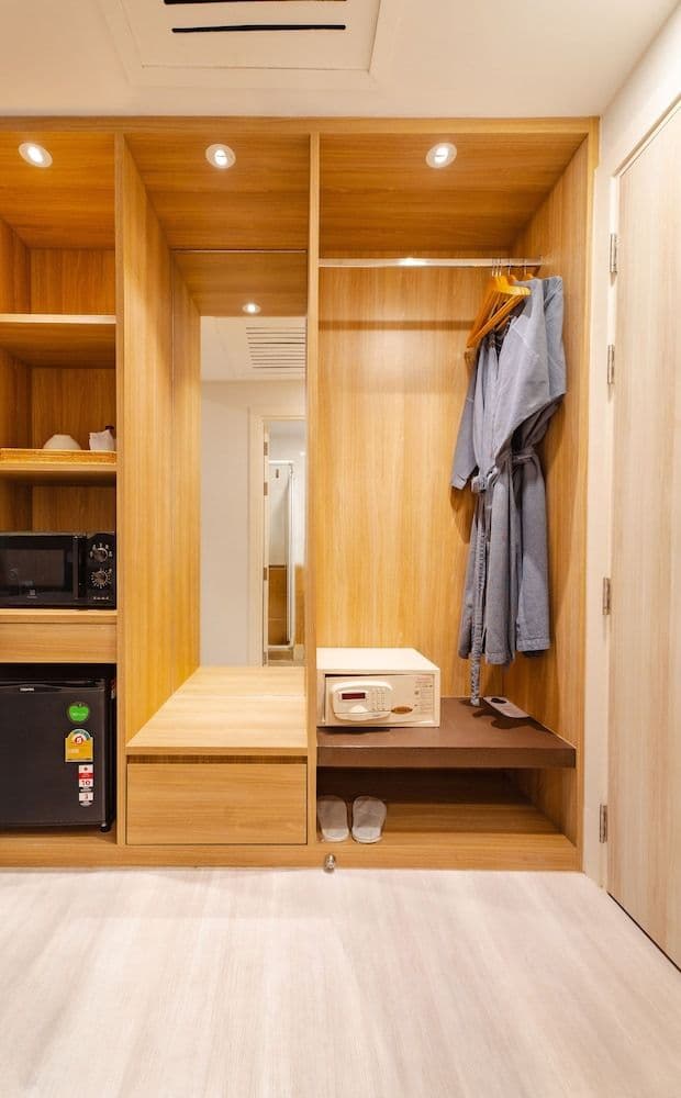 Deluxe Room, Pool Access