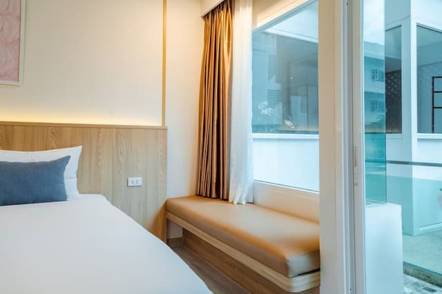 Deluxe Room, Pool Access