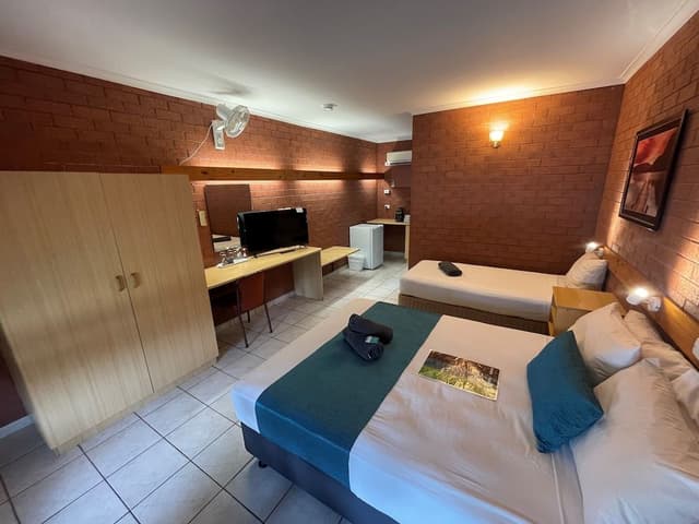 Deluxe Double or Twin Studio