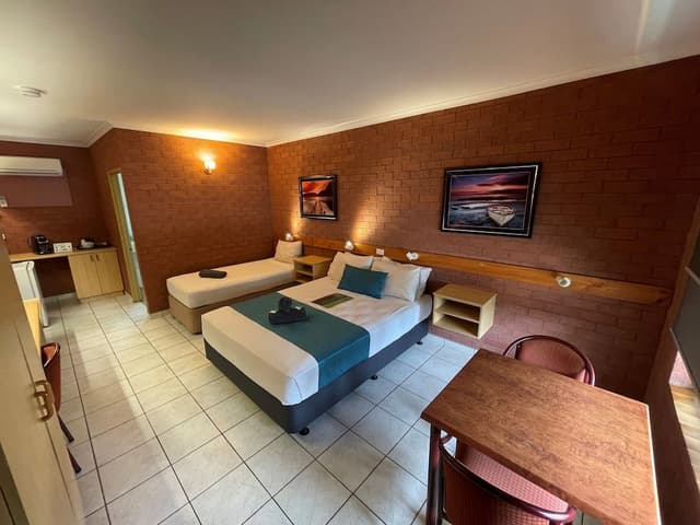 Deluxe Double or Twin Studio