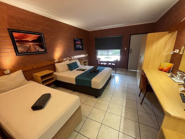 Deluxe Double or Twin Studio
