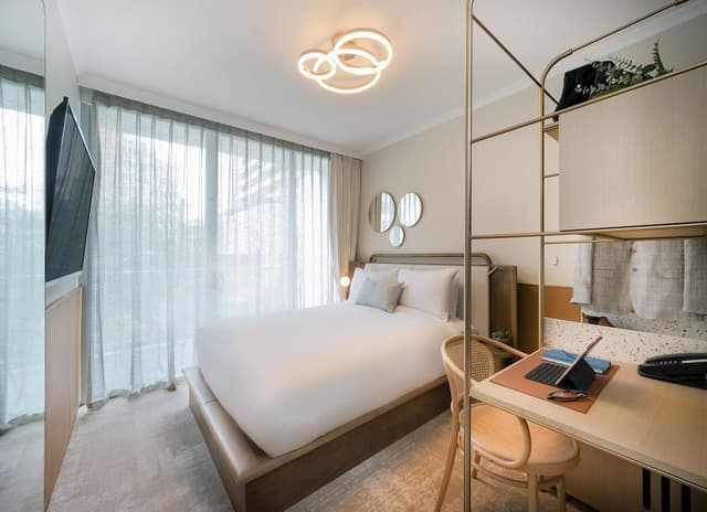 Room (Hotel)