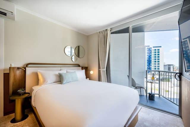 Room (Hotel)