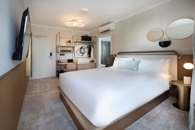 Room (Hotel)
