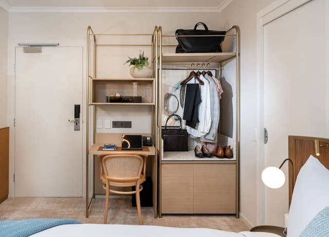 Room (Hotel)