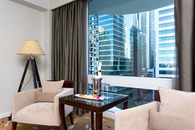 Deluxe Suite, Jetted Tub (includes bottle of sparkling wine)