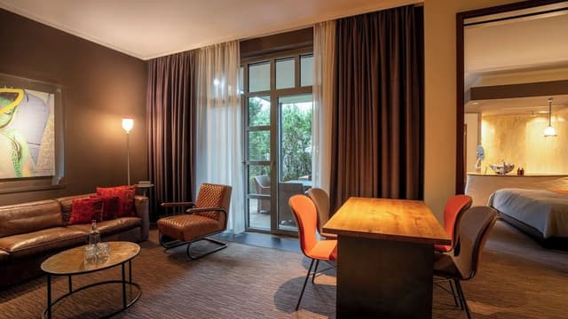 east Suite