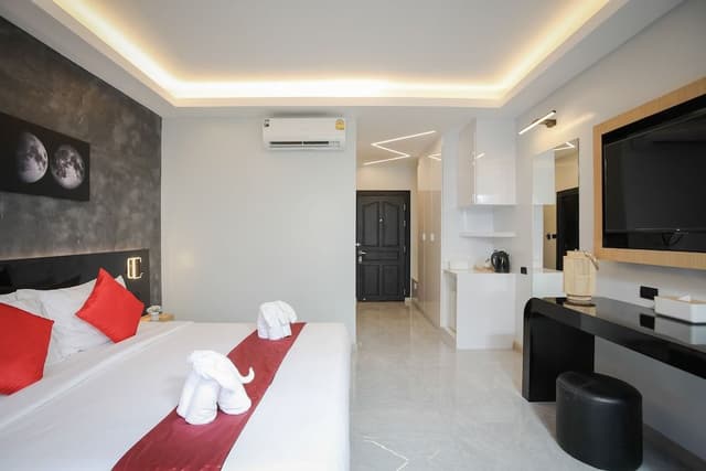 Deluxe Double Room with Garden Access