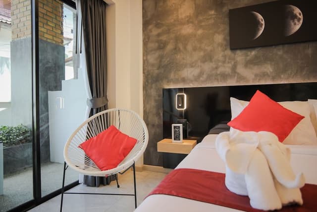 Deluxe Double Room with Garden Access