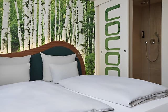 Double Room (street side)