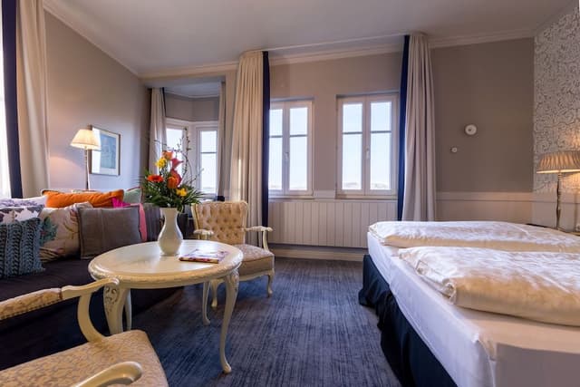 Taubertal bay window room